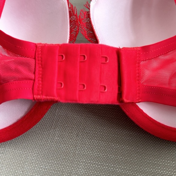 Victoria’s Secret Very Sexy Lace Rhinestone strap - Picture 5 of 6